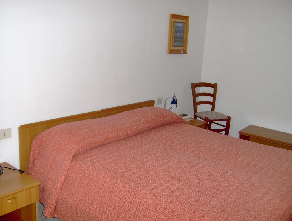 Hotel Svizzero Sangineto Rum bild